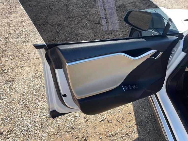 2013-tesla-model-s-4-door-sedan-(135,834-miles)-image-8