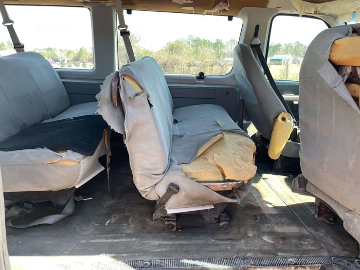 2005-ford-econoline-350xl-10-passenger-van-(80,129-miles)-image-15