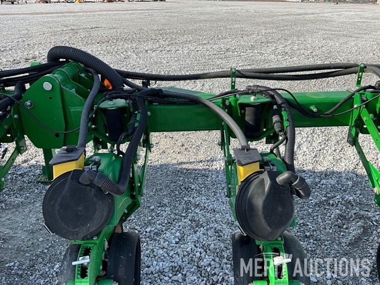 2022-john-deere-dr16-image-32