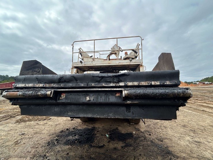 roadtec-mtv1000d-asphalt-material-transfer-buggy-image-8