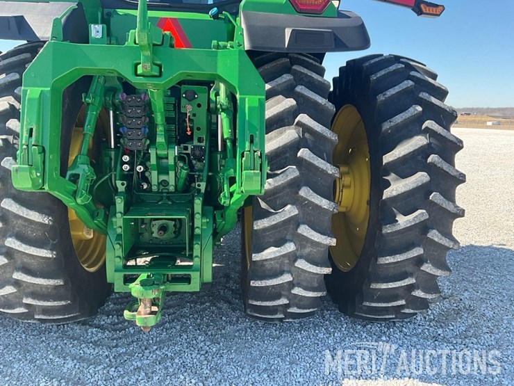 2023-john-deere-8r-340-image-22