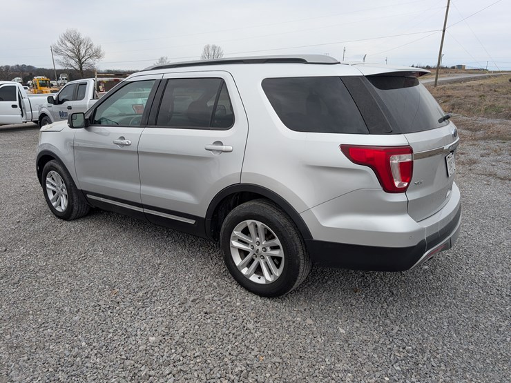 2016-ford-explorer-xlt-image-4
