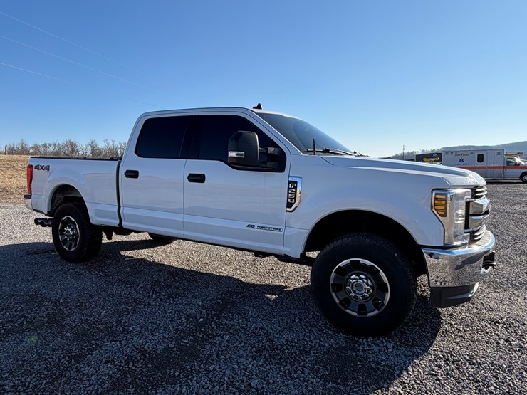 2019-ford-f250-xlt-image-3