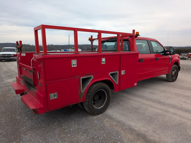 2020-ford-f350-xl-image-3