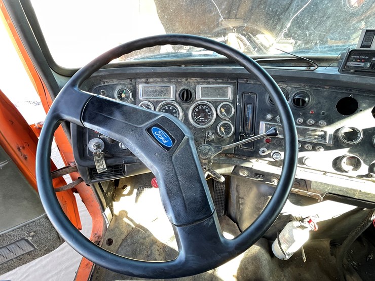 1996-ford-l9000-image-35