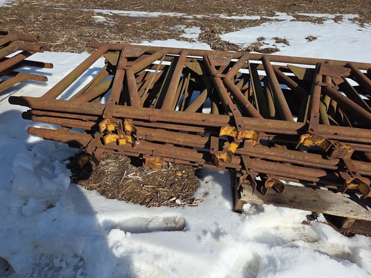 (5)-5-head-cattle-head-locks-image-7