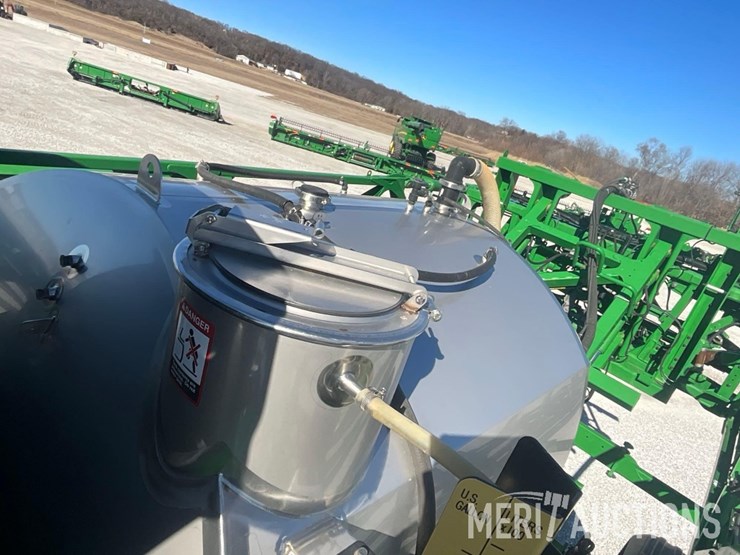 2022-john-deere-410r-image-34