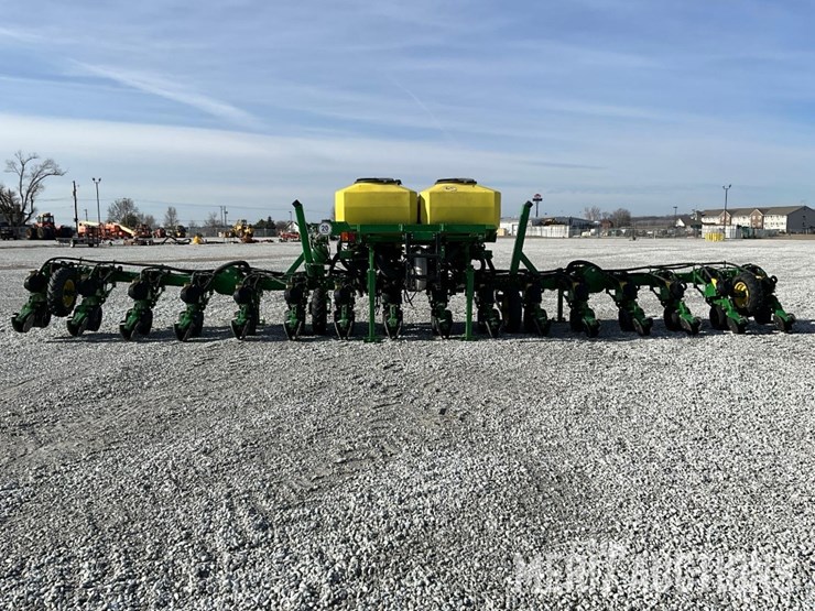 2022-john-deere-dr16-image-2