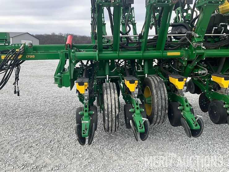 2022-john-deere-1795-image-41