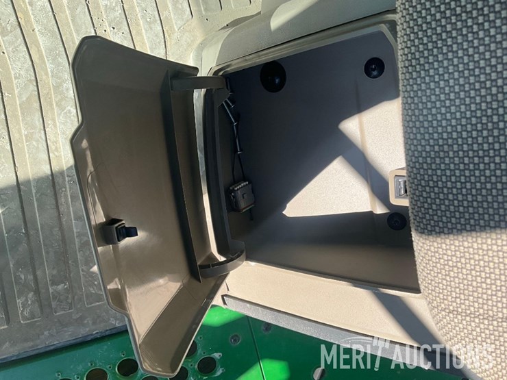 2022-john-deere-410r-image-39