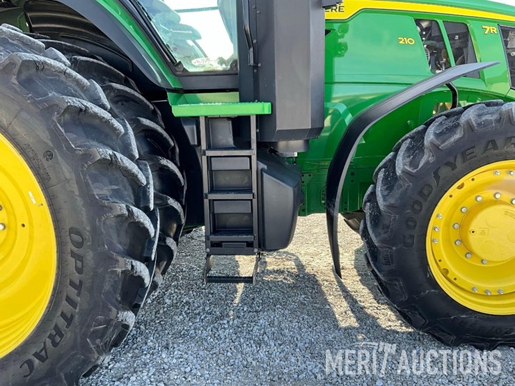 2022-john-deere-7r-210-image-32