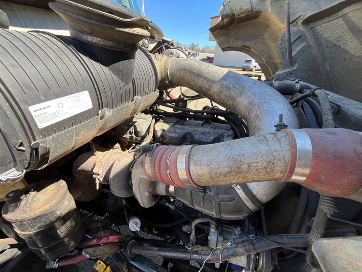 2004-mack-cv713-tandem-dump-truck-(481,756-miles)-image-33