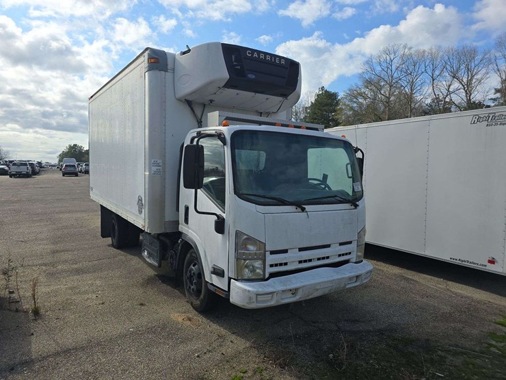 2012-isuzu-npr-image-1