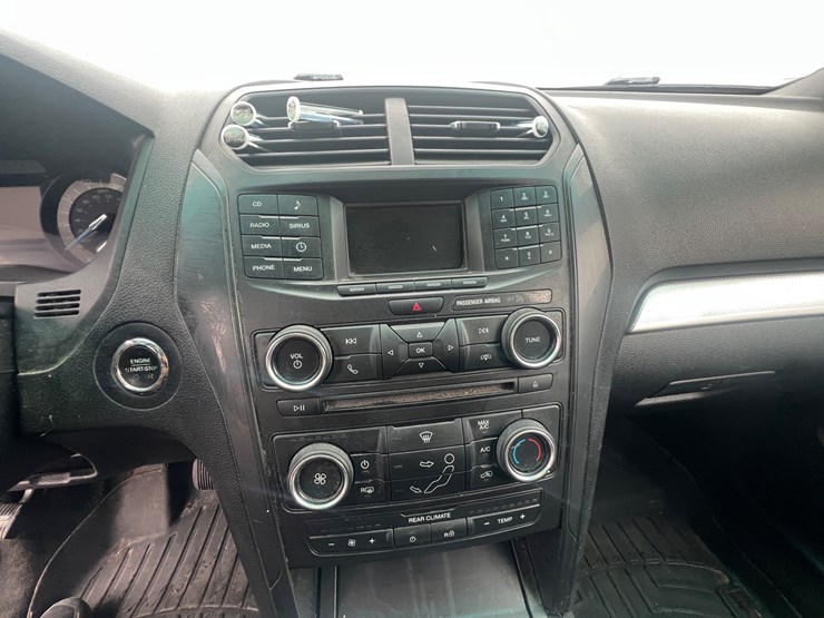 2016-ford-explorer-xlt-image-22