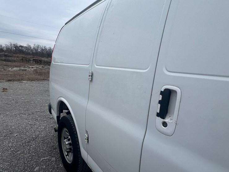 2012-chevrolet-express-g2500-image-14