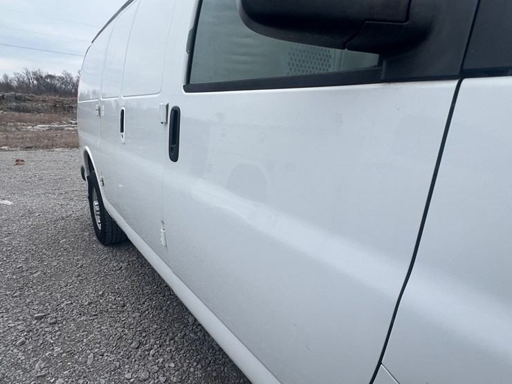 2012-chevrolet-express-g2500-image-13