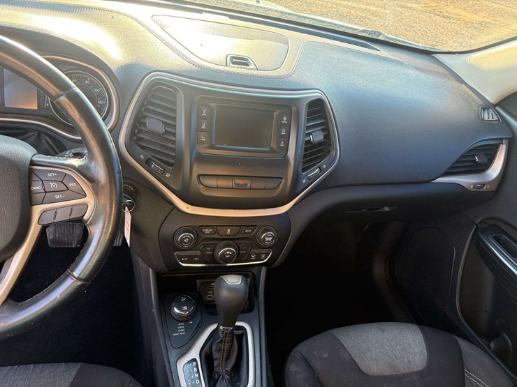 2014-jeep-cherokee-image-15