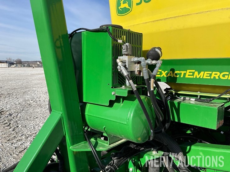 2022-john-deere-dr16-image-21