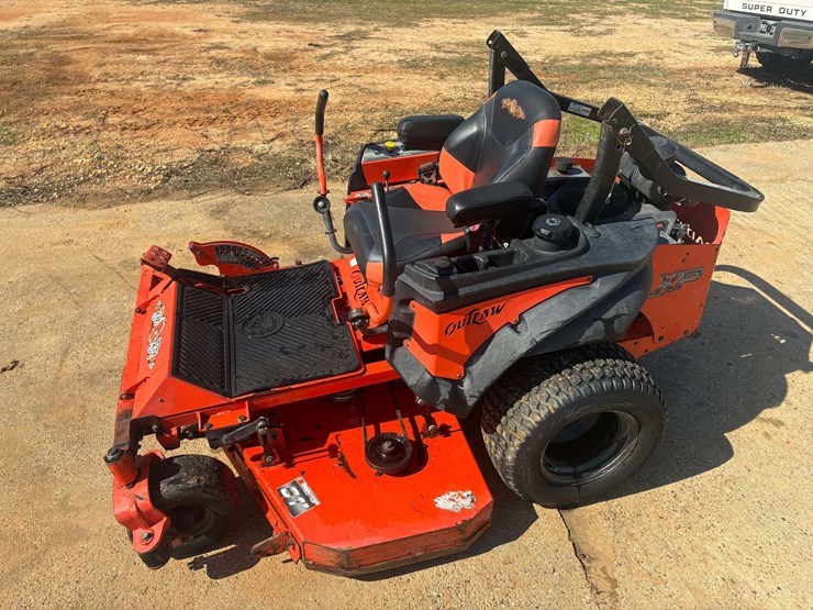 badboy-outlaw-xp-61"-zero-turn-mower-(723.8-hours)-image-1