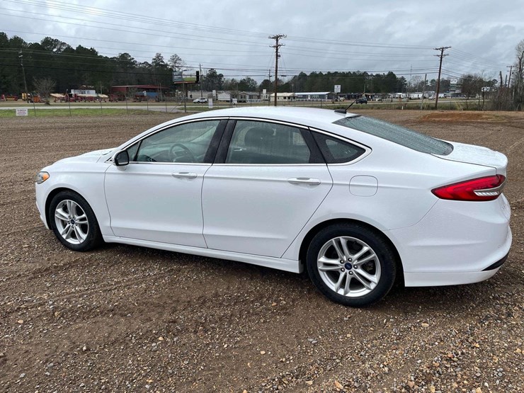 2018-ford-fusion-4-door-sedan-(166,897-miles)-image-2