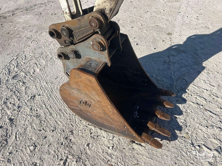 2014-takeuchi-tb260-image-18