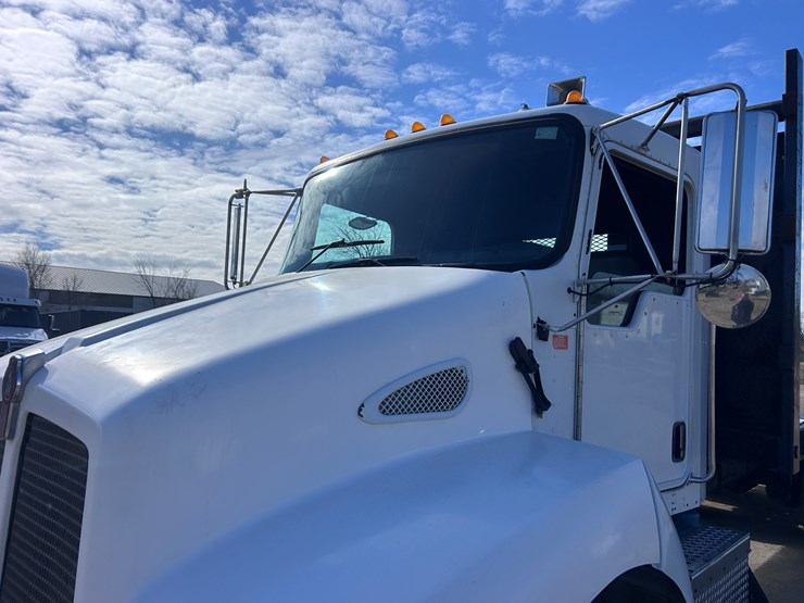 #1679-•-2003-kenworth-flatbed-truck-image-10