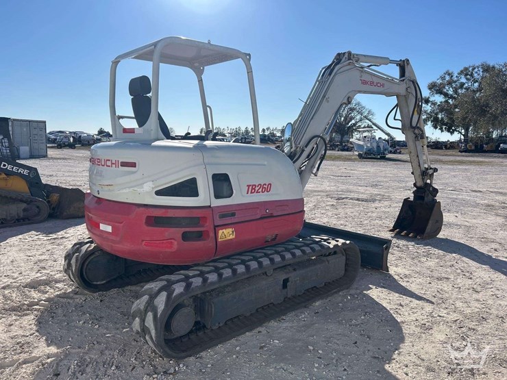 2014-takeuchi-tb260-image-3
