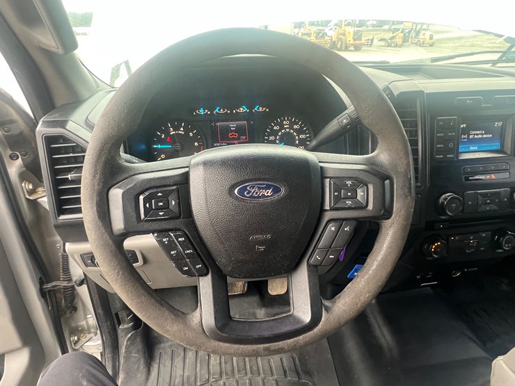 2015-ford-f150-xl-image-28