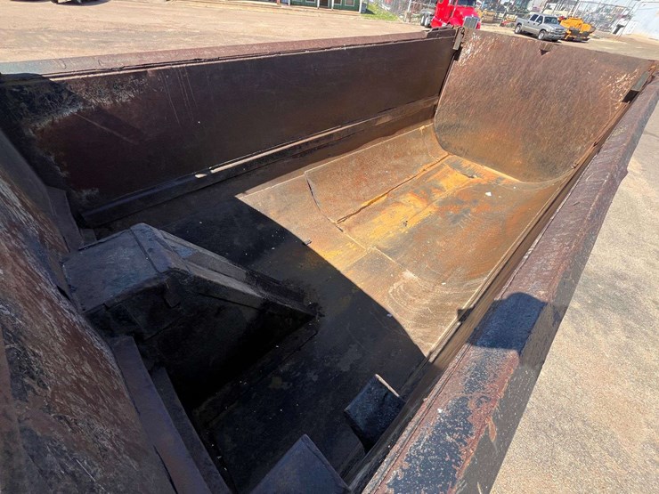 2004-mack-cv713-tandem-dump-truck-(481,756-miles)-image-12