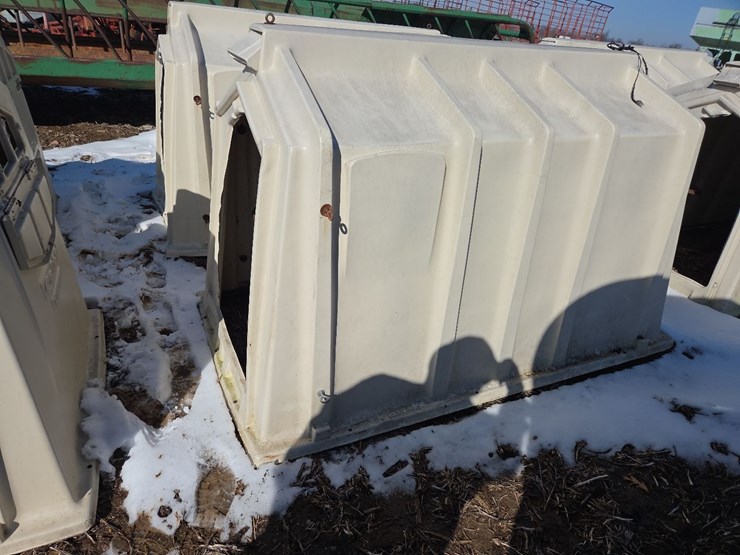 (2)-calf-tel-poly-calf-huts-(middle)-image-1