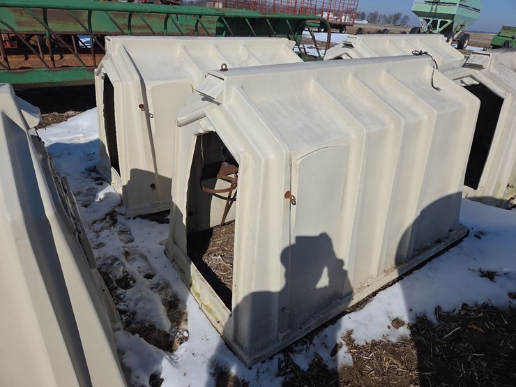 (2)-calf-tel-poly-calf-huts-(middle)-image-2