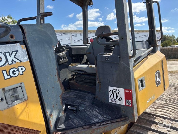 2014-deere-650k-lgp-image-22