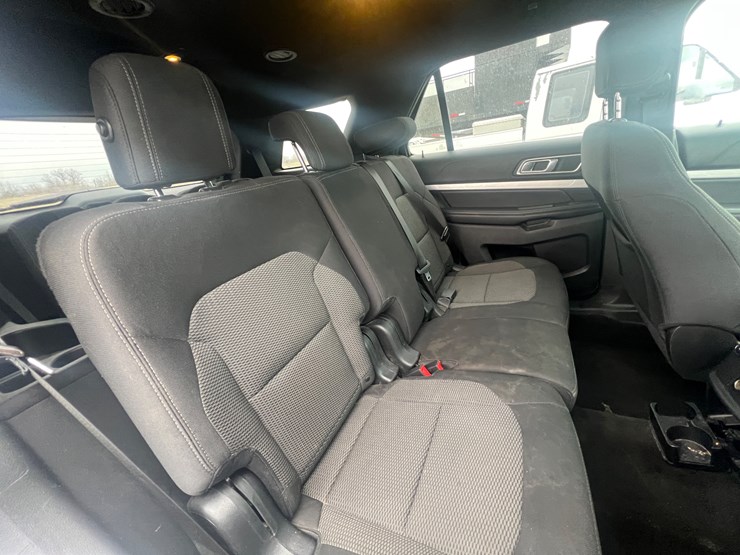 2016-ford-explorer-xlt-image-16