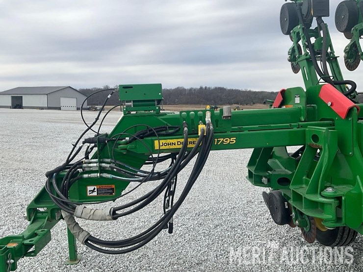 2022-john-deere-1795-image-13