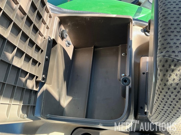 2014-john-deere-7230r-image-36