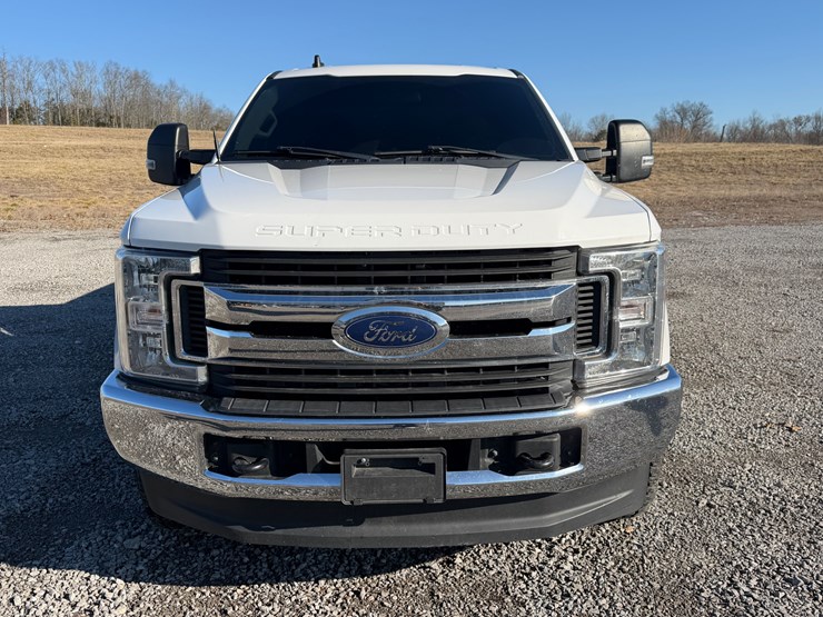 2019-ford-f250-xlt-image-2