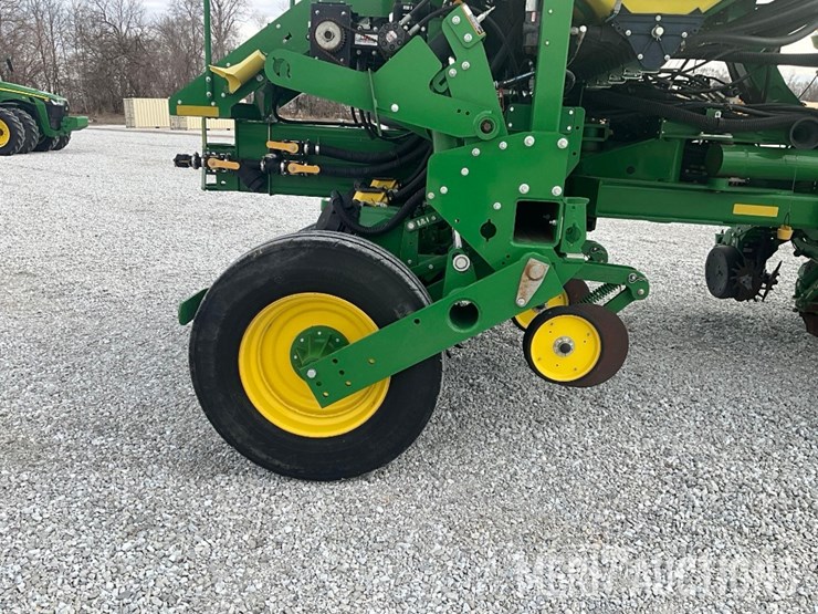 2019-john-deere-1775nt-image-33