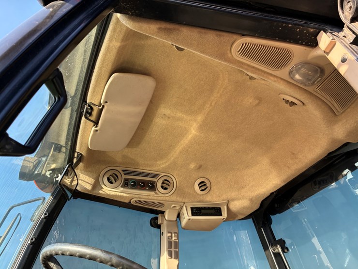 2022-john-deere-6105e-image-14