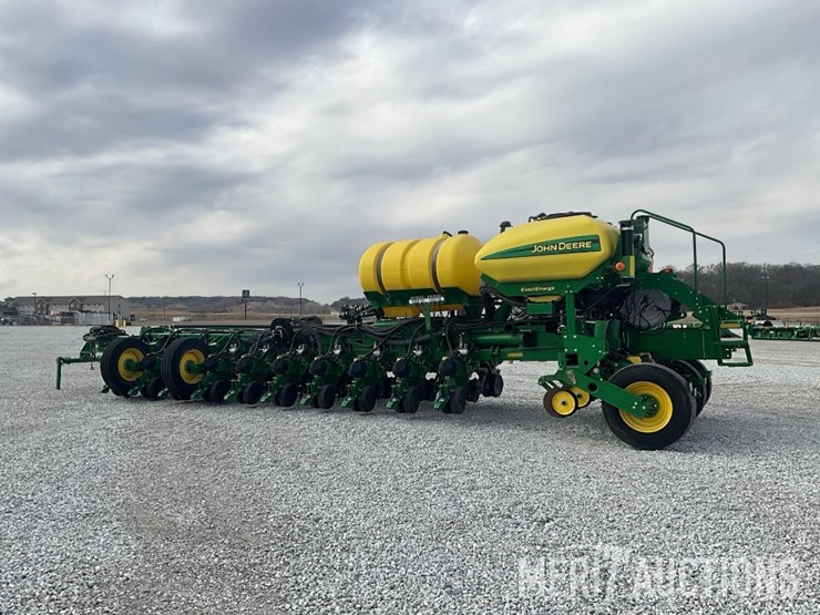 2019-john-deere-1775nt-image-2