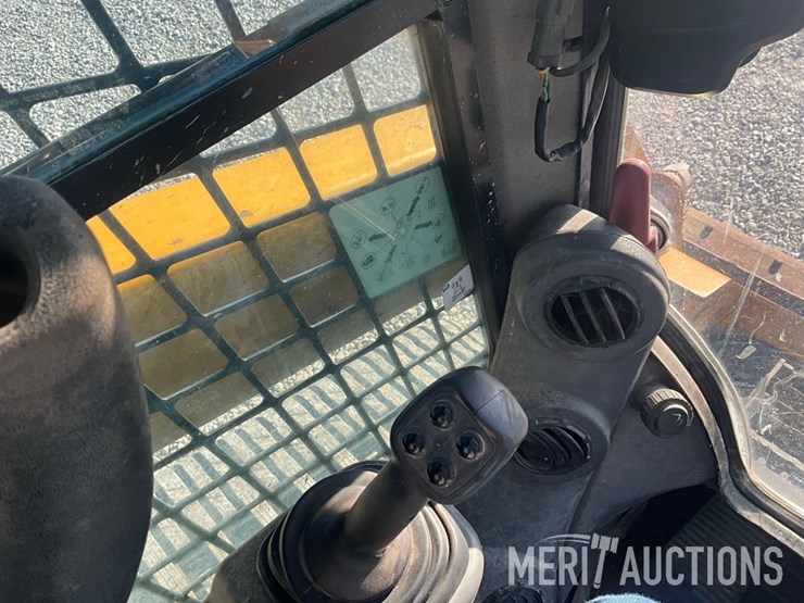 2015-caterpillar-259d-image-31