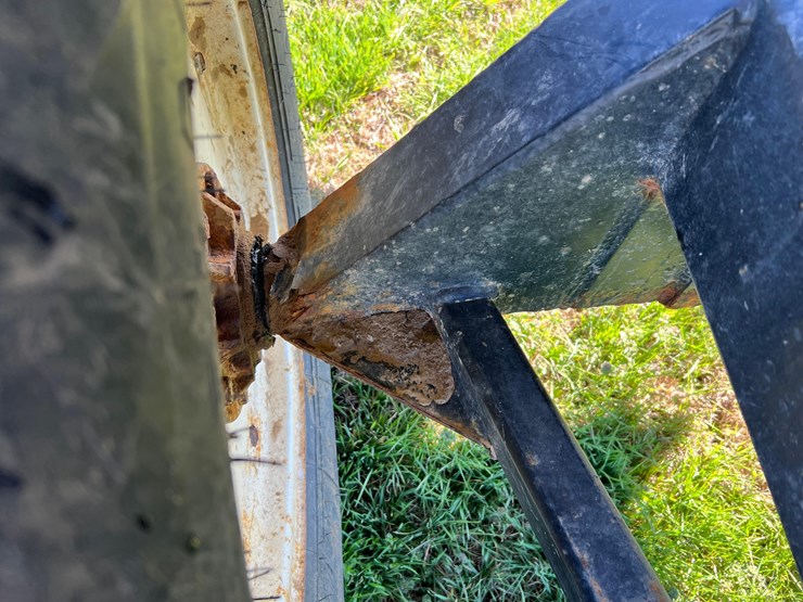 adams-high-clearance-5-ton-spreader-image-17