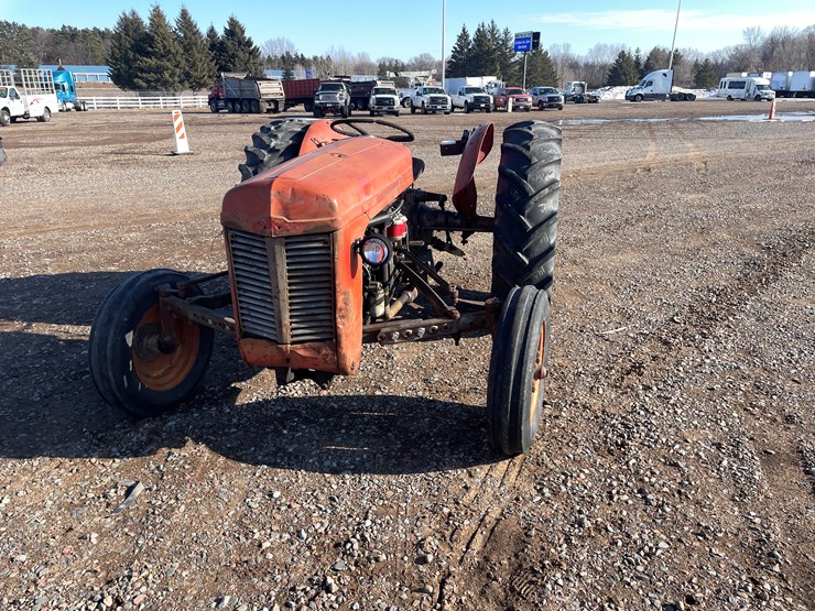 #1018-•-massey-ferguson-mf35-image-1