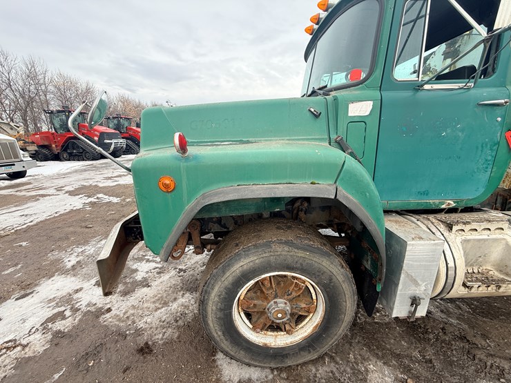 1999-mack-dm690-image-34