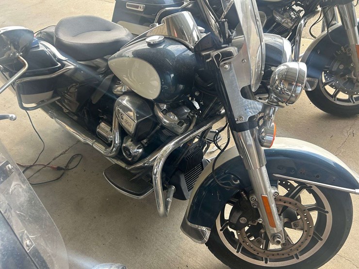 2020-harley-davidson-road-king-police-motorcycle-image-2