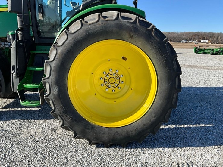 2014-john-deere-7230r-image-17