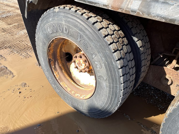 1996-ford-l9000-image-17