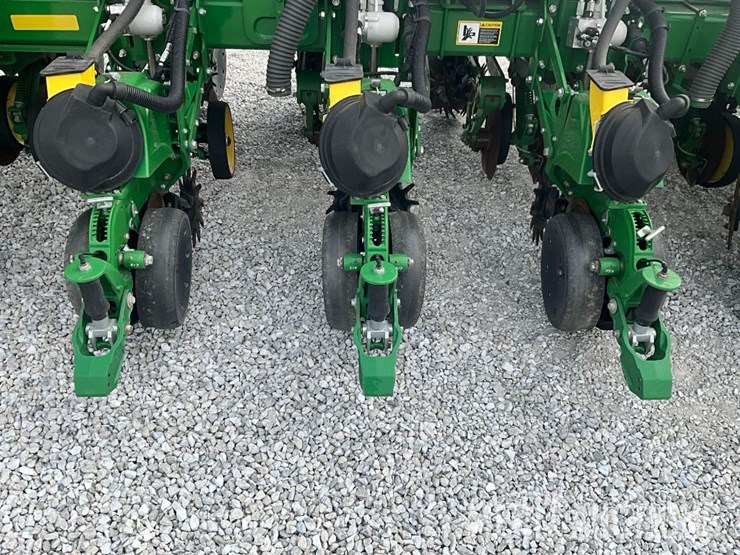 2019-john-deere-1775nt-image-37