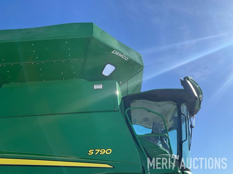 2021-john-deere-s790-image-32