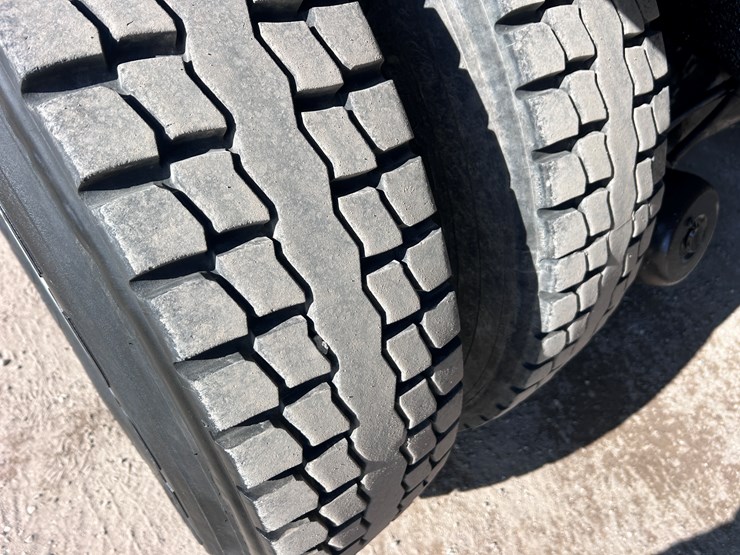 #1679-•-2003-kenworth-flatbed-truck-image-63