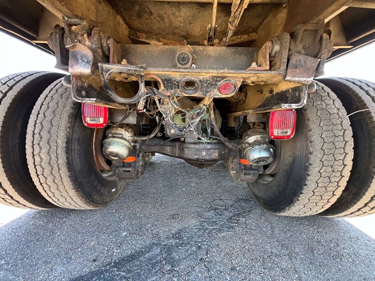 2004-mack-cv713-tandem-dump-truck-(481,756-miles)-image-10